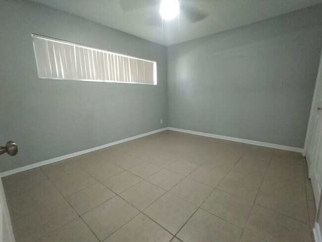 Building Photo - 419 Pineapple St