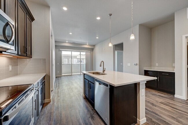 Building Photo - $2,150- 2 Bed, 2 Bath Condo in Littleton w...