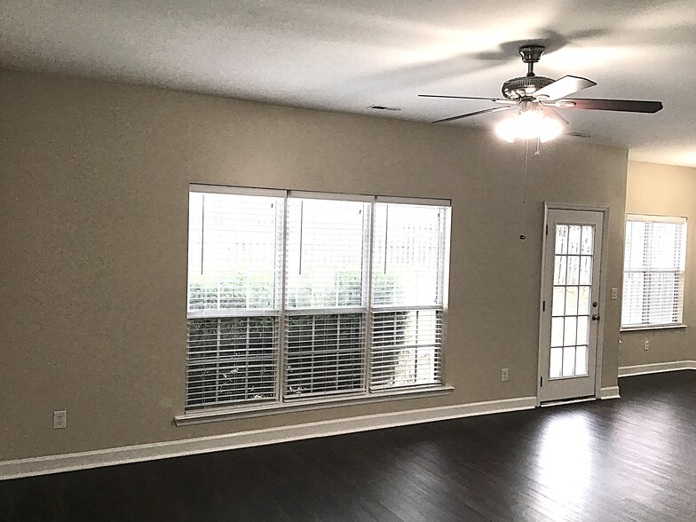 Building Photo - 202 Curico Ln