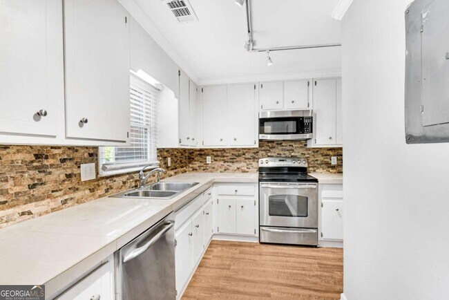 Building Photo - 1420 Old Virginia Ct SE