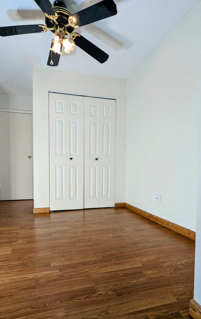 Dining area - 9S025 Lake Dr