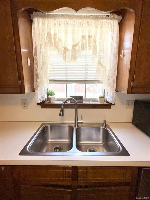 Building Photo - 710 Summer Ln