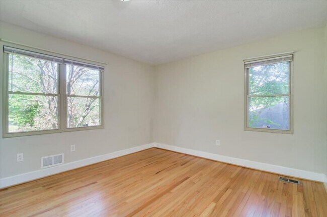 Building Photo - 427 Ashland Dr
