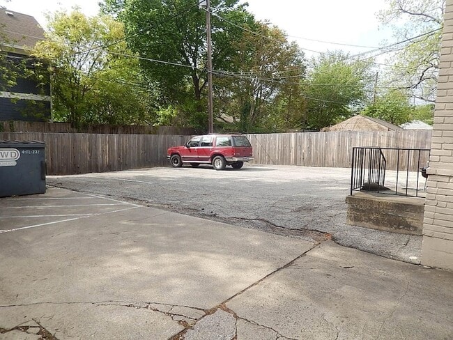 Building Photo - 4916 Worth St