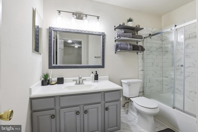 Building Photo - 18525 Sierra Springs Square