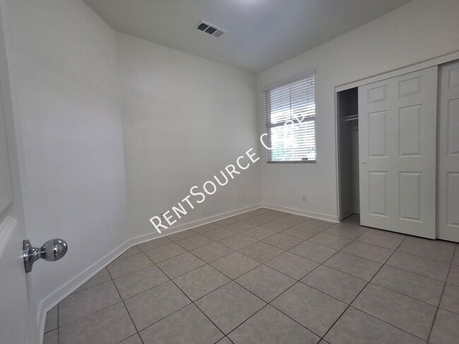 Building Photo - 1114 Cambridge Ct