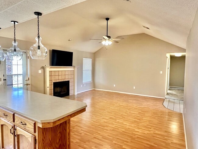 Building Photo - 481 Desert Sun Ct