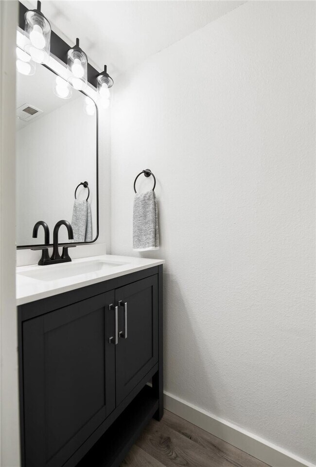 Building Photo - 902 Durham Pl