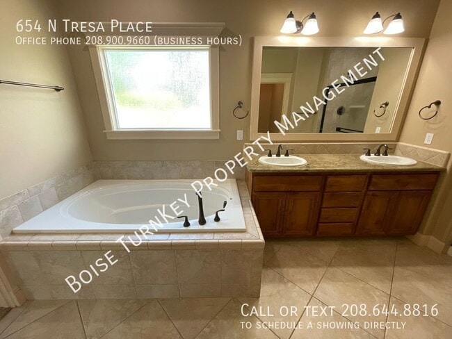 Building Photo - 654 N Tresa Pl