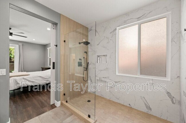 Building Photo - 285 Oak Valley Ln