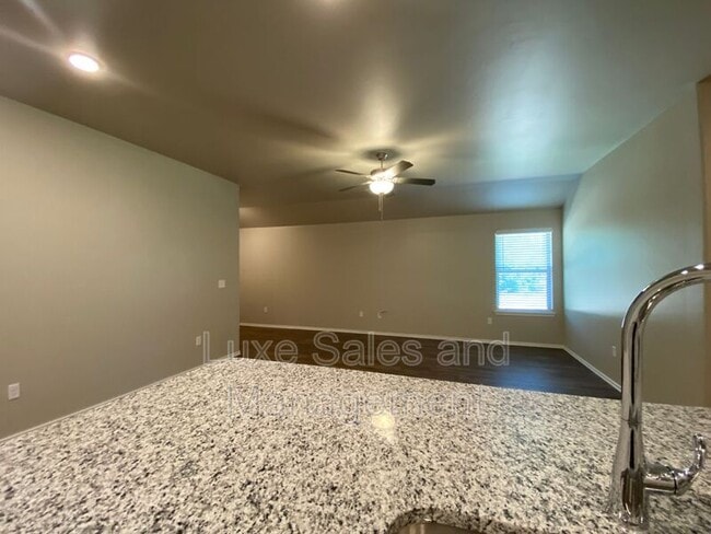 Building Photo - 5220 Oakwood Villa Ct