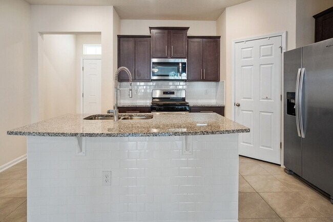 Building Photo - 73 Java Ln