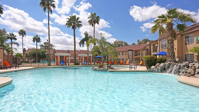 Building Photo - 250 S Elizabeth Way