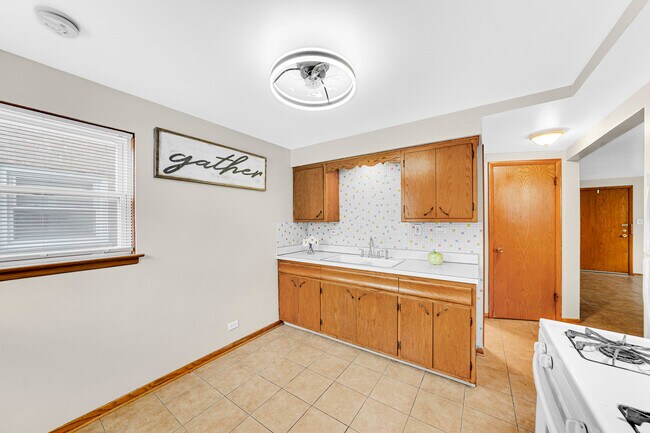 Building Photo - 4920 N Harlem Ave