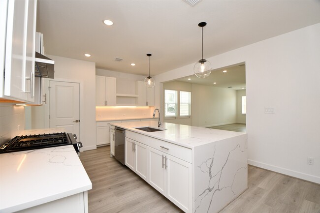 Building Photo - 2209 Via Laura Ln