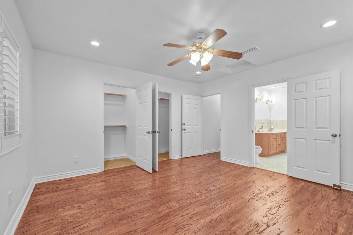 Building Photo - 14403 Benfield Ave