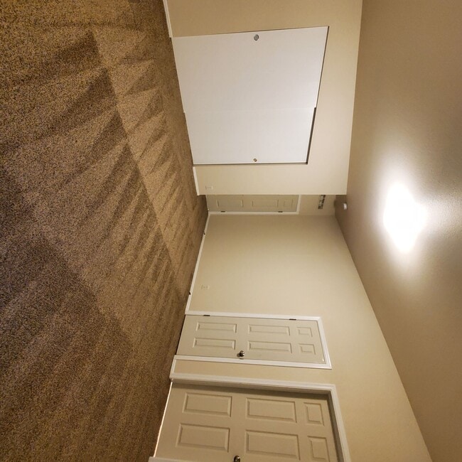 Building Photo - Pet Friendly 4 Bedroom  2 Bath w/ 2 Car Garage