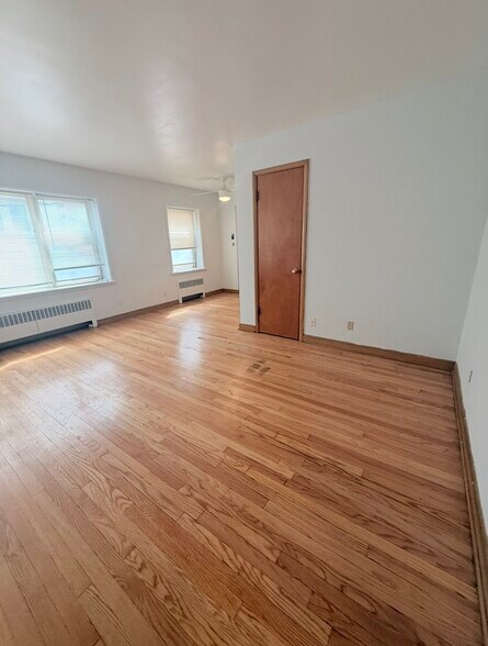 Building Photo - 4002 N Farwell Ave