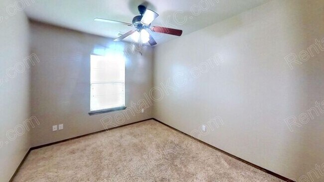 Building Photo - 3/2 plus office in gated SW neighborhood