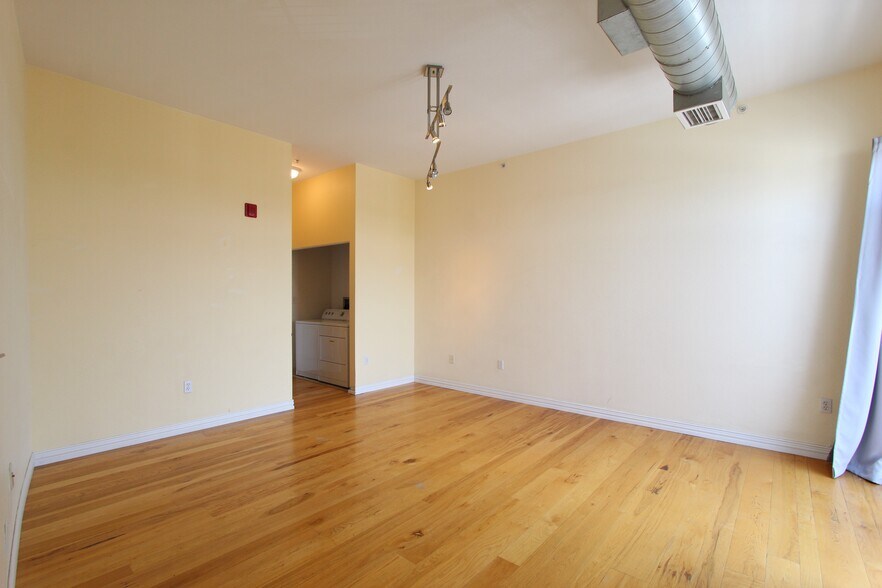 Building Photo - 277 N Broadway