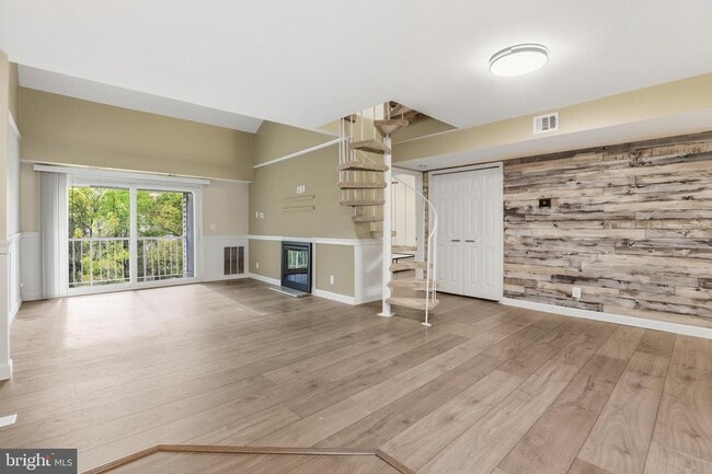 Building Photo - 20309 Beaconfield Terrace