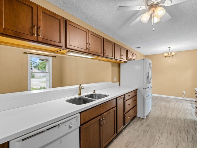 Building Photo - 542 Shadowridge Rd