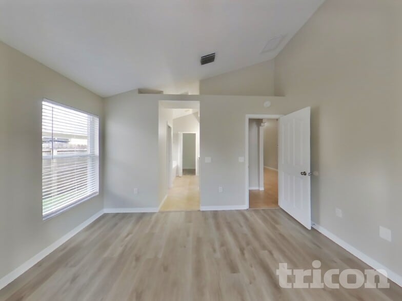 Building Photo - 8931 Southbay Dr