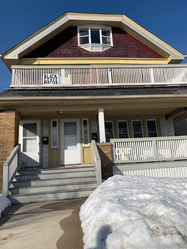 Primary Photo - 422 W Harrison Ave