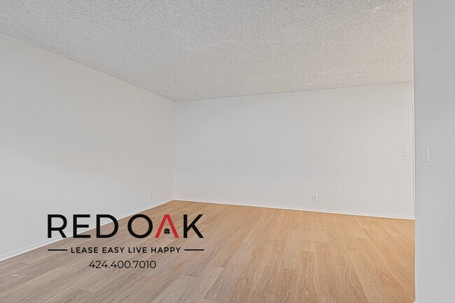 Building Photo - Charming One Bedroom with Sunlit Open Floo...