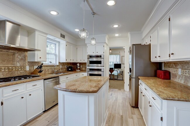 Building Photo - 12506 Kingsride Ln