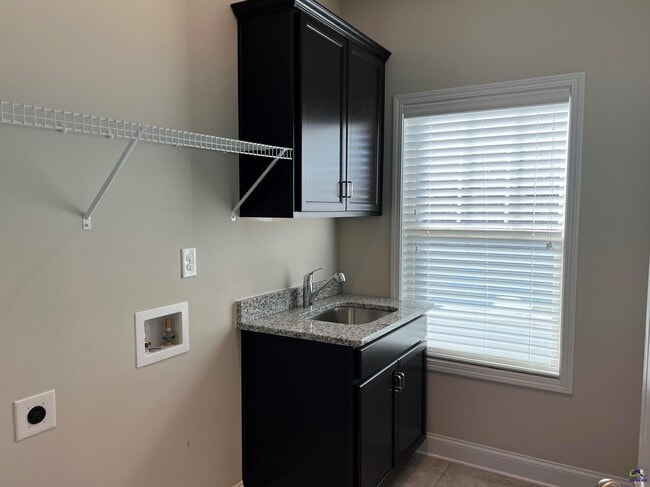 Building Photo - 105 Lacey Oak Ln