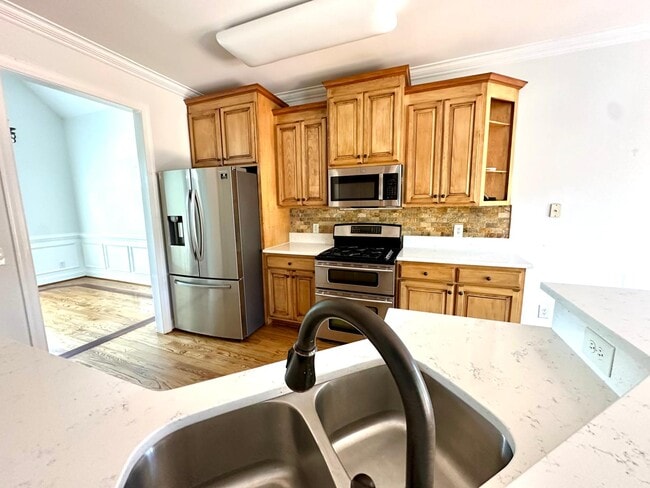 Building Photo - 4852 Knollview Dr