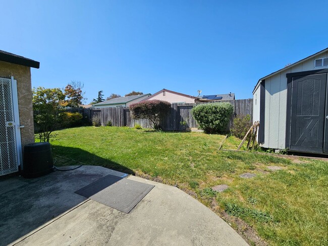 Building Photo - Spacious 4-Bedroom Home on the El Cerrito ...