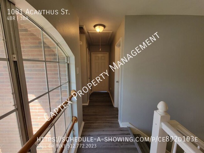 Building Photo - 1001 Acanthus St