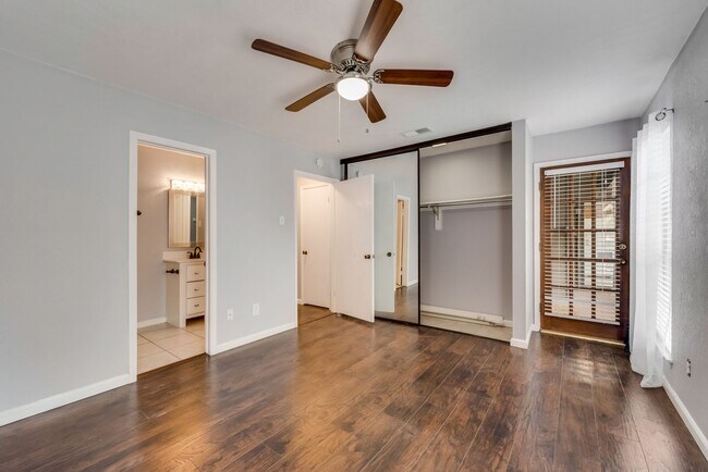 Building Photo - Spacious 2nd floor corner unit in Richardson