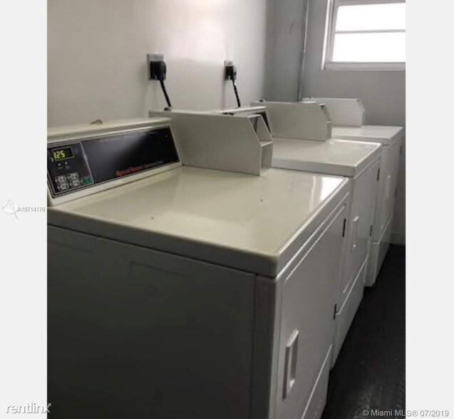 BUILDING LAUNDRY - 1512 Washington Ave