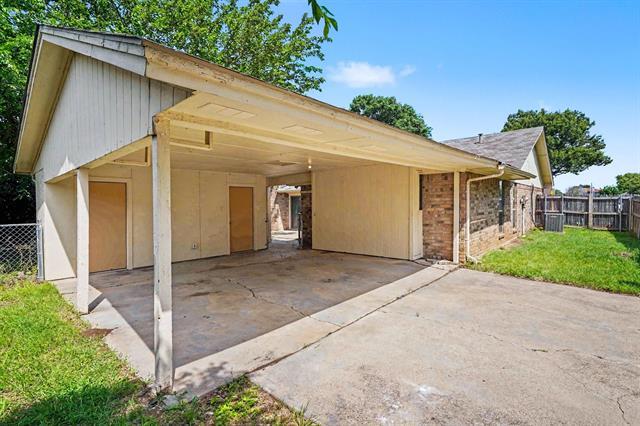 Building Photo - 2701 Whitehurst Dr