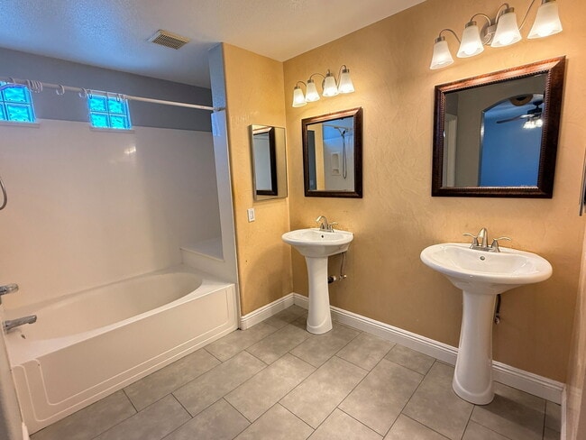 Building Photo - 6425 W Desert Hollow Dr