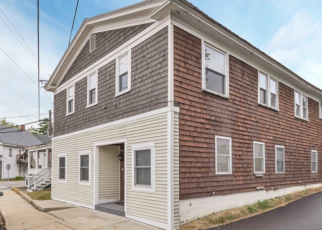 Building Photo - 86 Main St