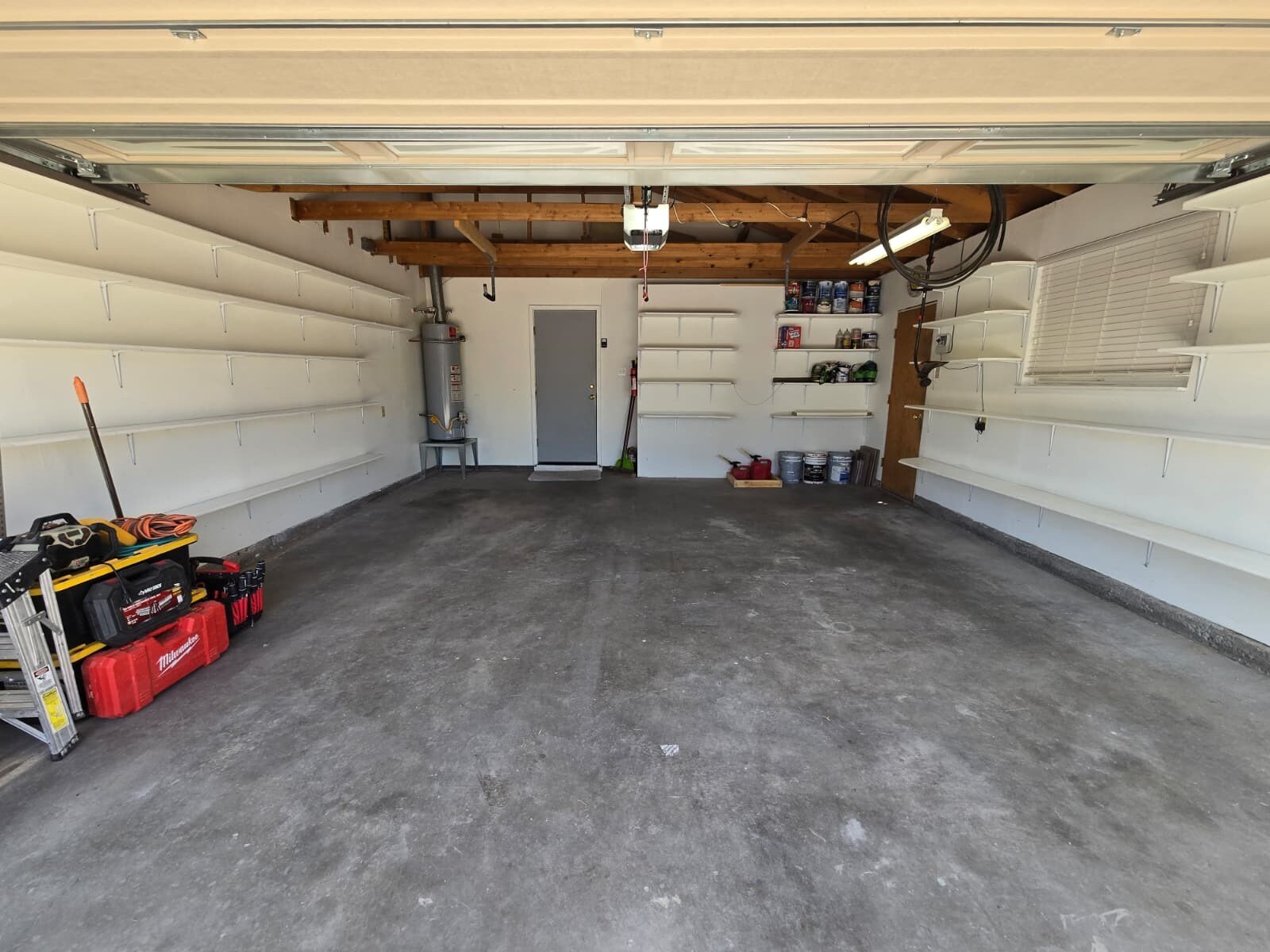 garage - 8909 Hilton Ave NE