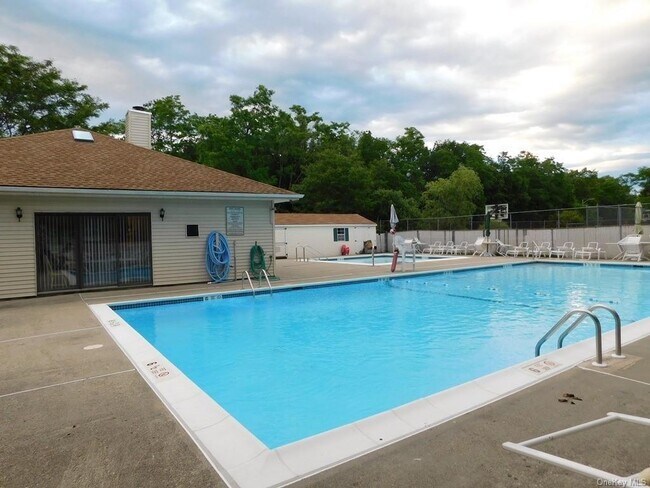 Building Photo - 112 Cartwheel Ct