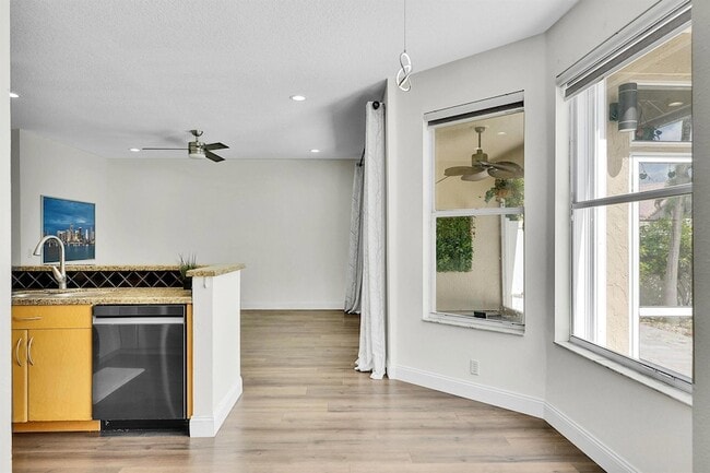 Building Photo - 3354 Greenview Terrace W