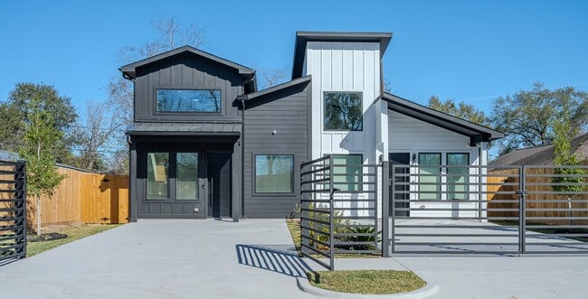 Building Photo - 5029 Van Fleet St