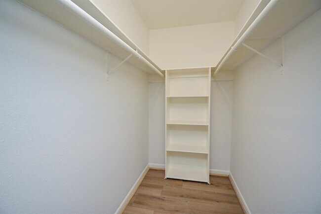 Building Photo - 917 S Ripple Creek Dr