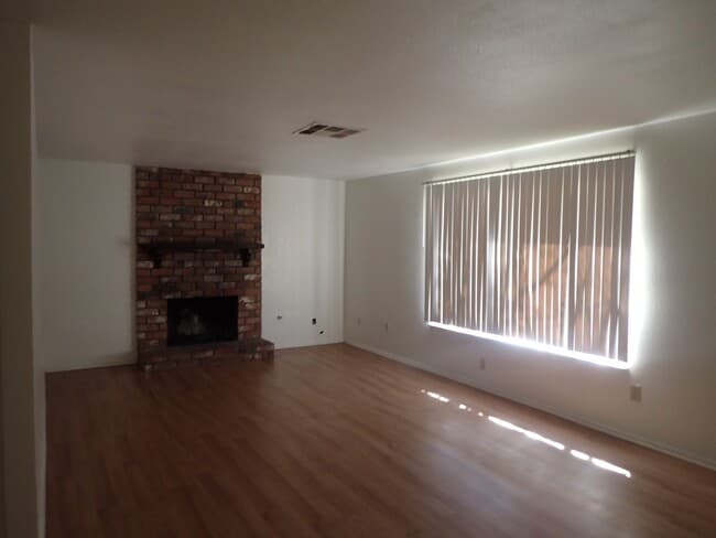 Building Photo - 4 Bedroom