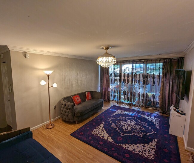 Building Photo - 5614 Bloomfield Dr