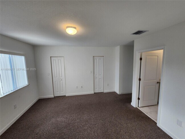 Building Photo - 452 NW 12th Pl