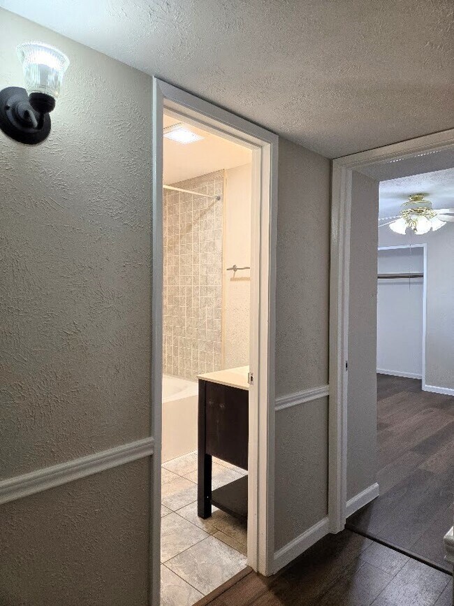 Building Photo - 4055 Cypressdale Dr