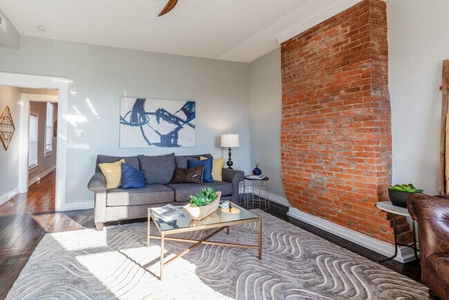 Building Photo - 1602 Mansfield St