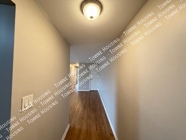 Building Photo - 132 Denrose Dr